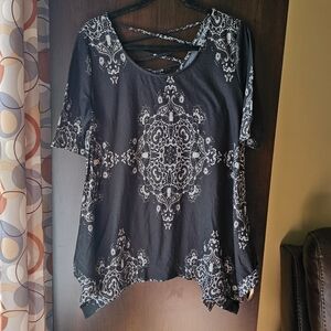 New Directions Black and White Short Sleeve Top